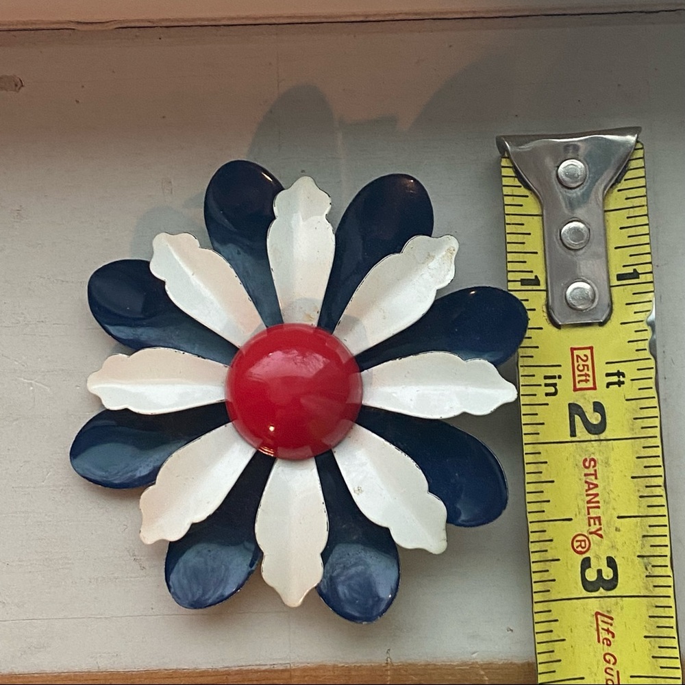 Vintage Americana floral pin - Picture 5 of 8